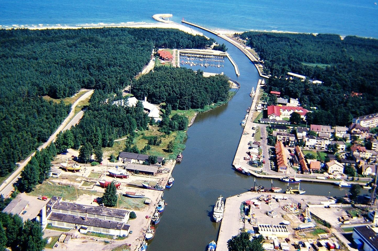 Widok na port w Łebie